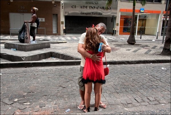  Бадьорий Ріо у вуличних фотографіях Марсело Арголо